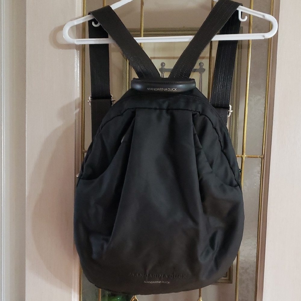 Manadarina Duck Women's Backpack, Formal & Casual Style, Black color Italian.